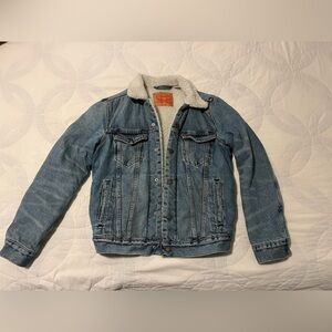 Women's Levi’s Denim Jacket with Sherpa Lining